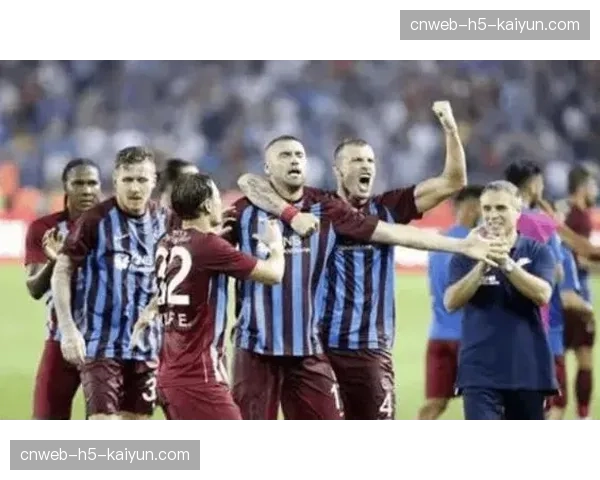 战报:维罗纳1-0小胜莱切,制胜球来自边后卫插入肋部完成的低平传中 战报:维罗纳1-0小胜莱切,制胜球来自边后卫插入肋部完成的低平传中